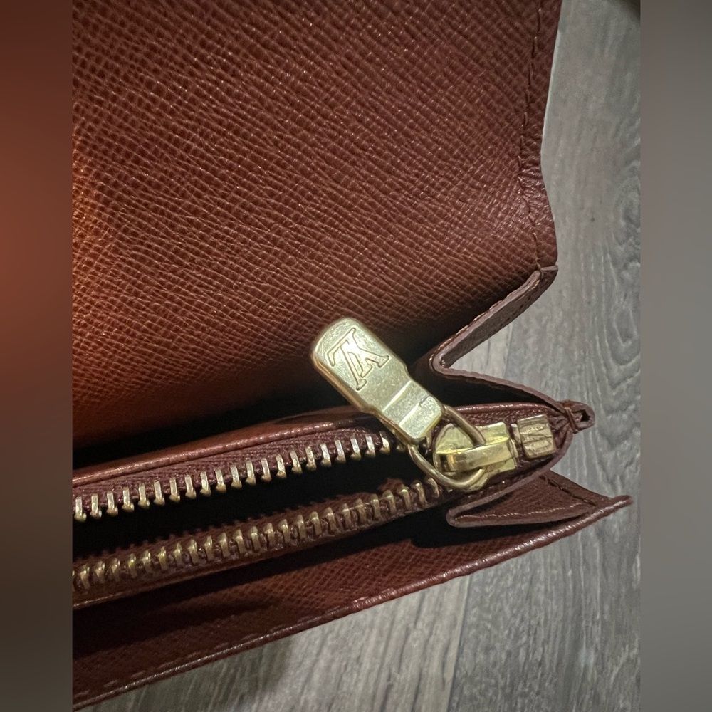 Authentic Louis Vuitton monogram bifold wallet - Picture 8 of 13